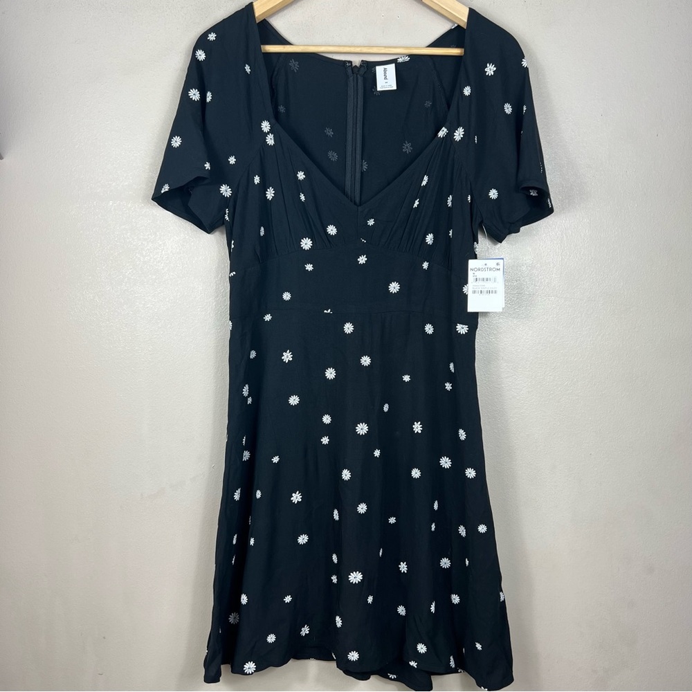 🆕Abound V Neck Black & White Floral Daisy Mini Dress